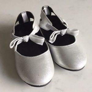 Crazy 8 metallic flats